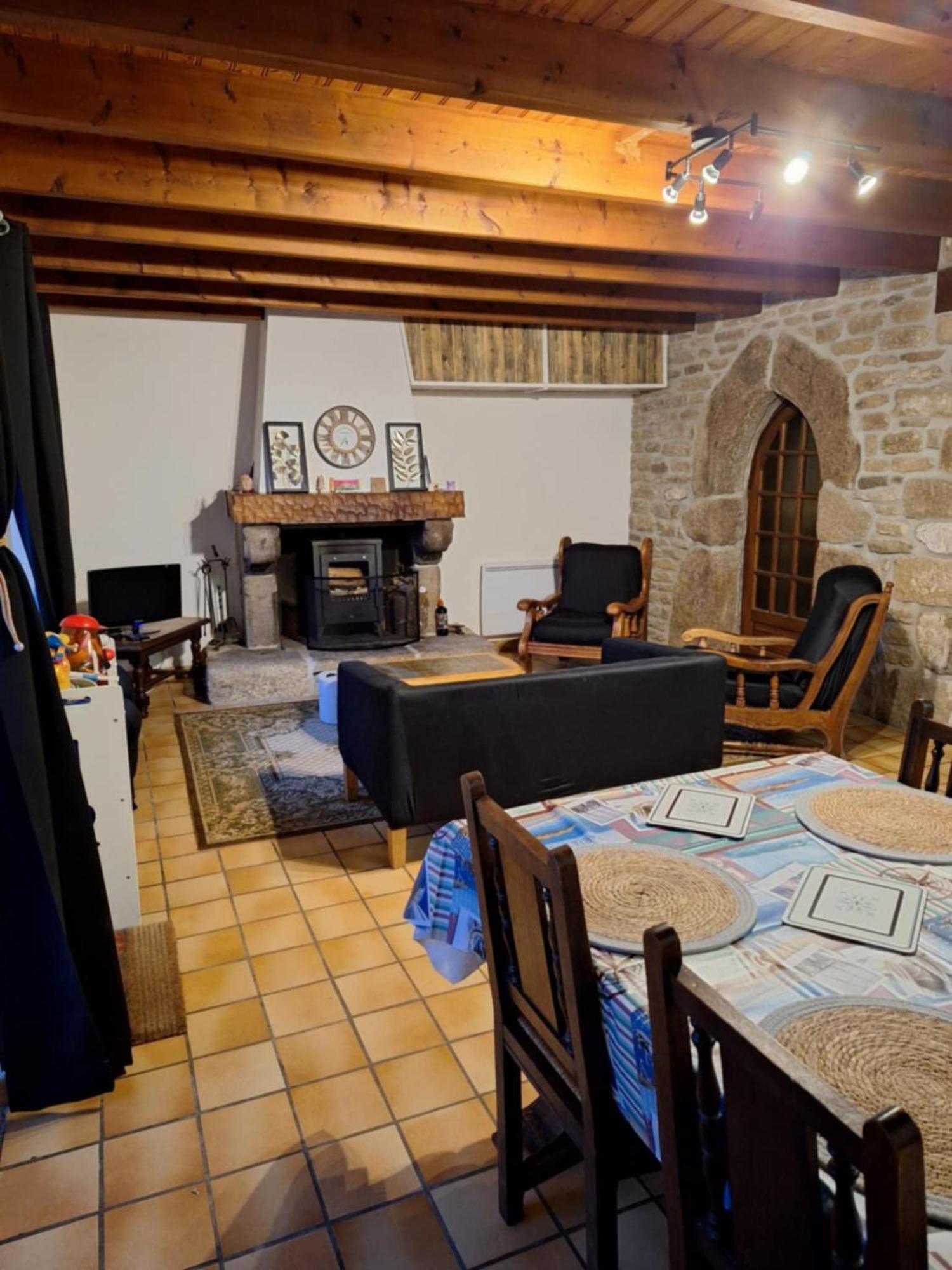 Gite Des Monts D'Arree La Feuillee Extérieur photo